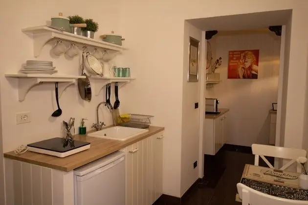 Economy Tek Büyük veya İki Ayrı Yataklı Oda, Banyolu/Duşlu (Rensi 1, no air-conditioning, no TV)