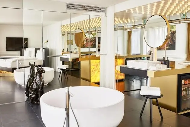 Süit, 1 Çift Kişilik Yatak, Balkon (Roomers Suite)