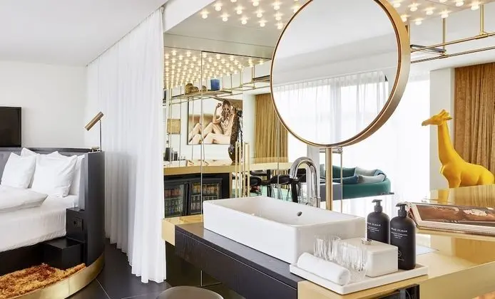 Süit, 1 Çift Kişilik Yatak, Balkon (Roomers Suite)