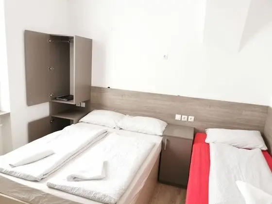Üç Kişilik Oda