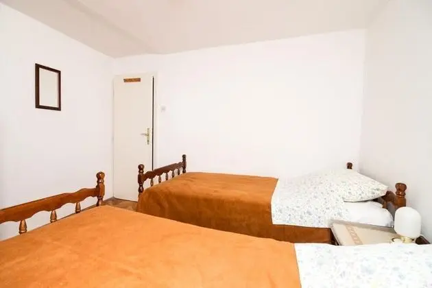 İki Ayrı Yataklı Oda (Twin Room with Shared Bathroom)
