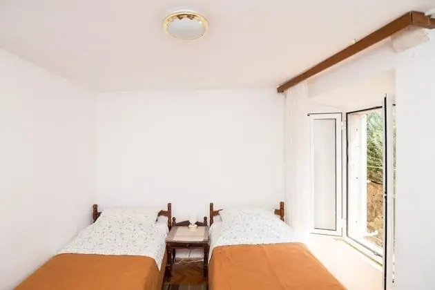 İki Ayrı Yataklı Oda (Twin Room with Shared Bathroom)