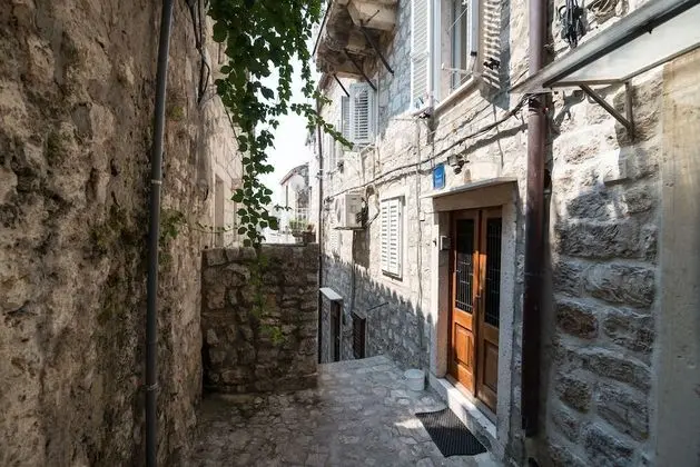 İki Ayrı Yataklı Oda (Twin Room with Shared Bathroom)