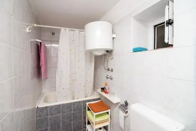 Tek Büyük Yataklı Oda (Double Room with Shared Bathroom)