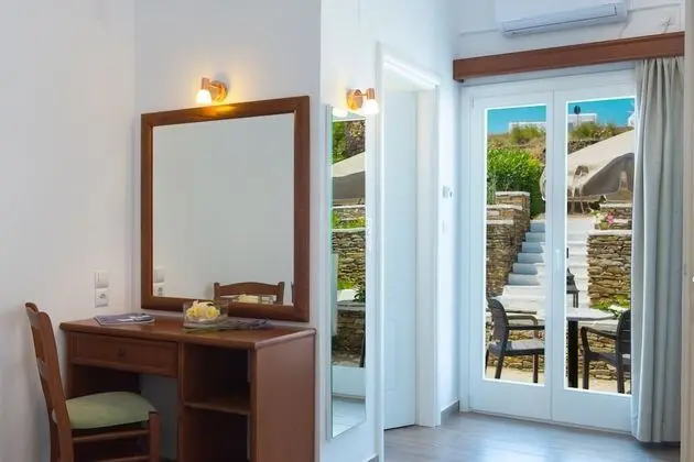 Tek Büyük veya İki Ayrı Yataklı Oda, Bahçe Manzaralı