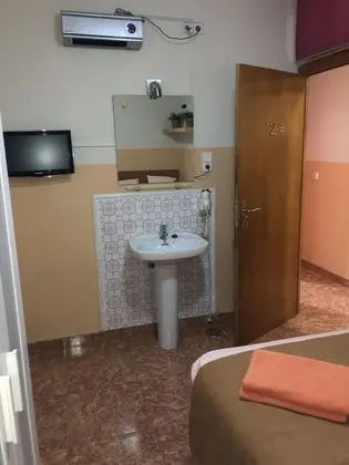 Economy Tek Büyük Yataklı Oda, 1 Çift Kişilik Yatak, Ortak Banyo