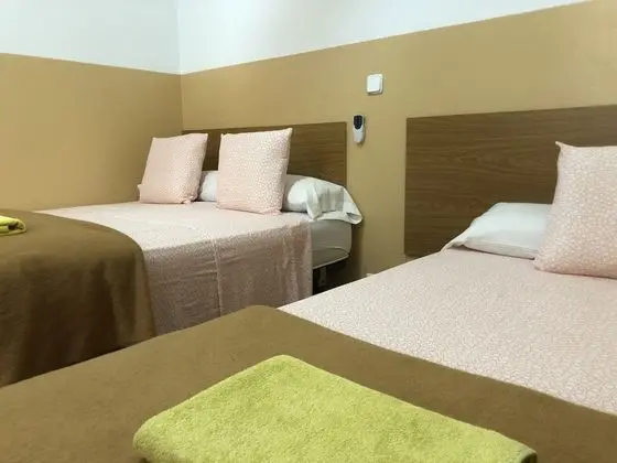 Economy Üç Kişilik Oda, Ortak Banyo