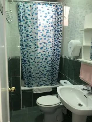 Economy Üç Kişilik Oda, Ortak Banyo
