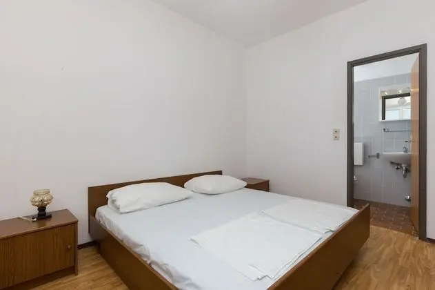 Basic Tek Büyük Yataklı Oda