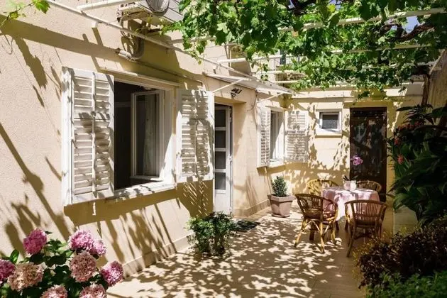 Tek Büyük Yataklı Oda (Double Room-1)