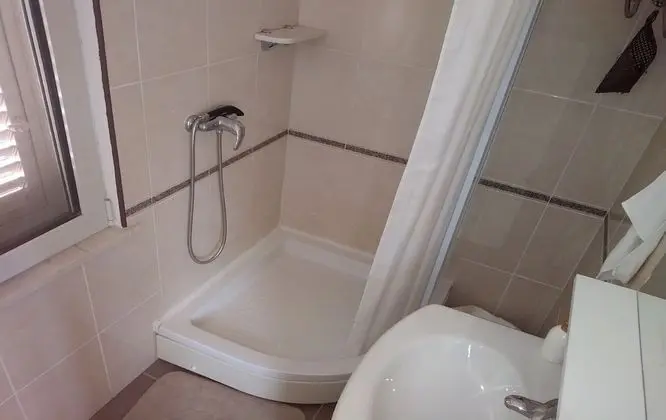 Tek Büyük Yataklı Oda (Rooms Brezak - Double Room with Share)