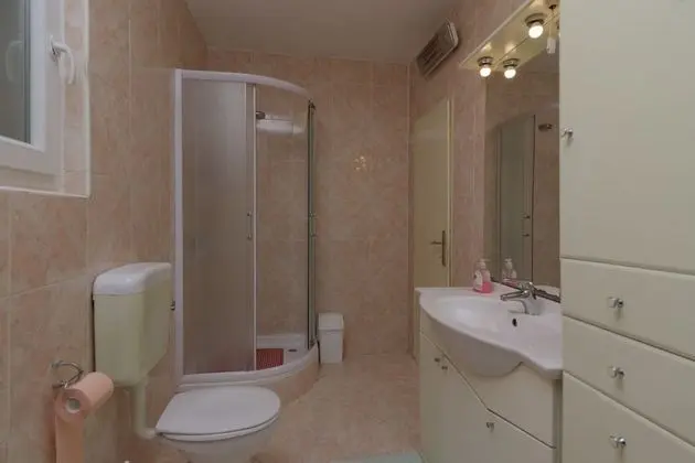 Tek Büyük Yataklı Oda, Ortak Banyo