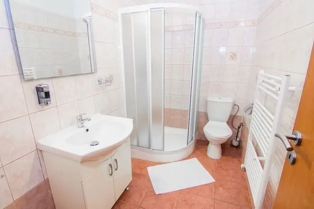 Büyük Yataklı Tek Kişilik Oda