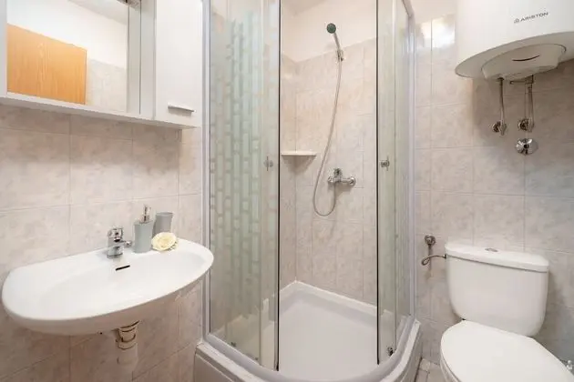 Üç Kişilik Oda (Zoran)