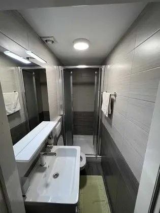 Tek Büyük Yataklı Oda (Twin Room)