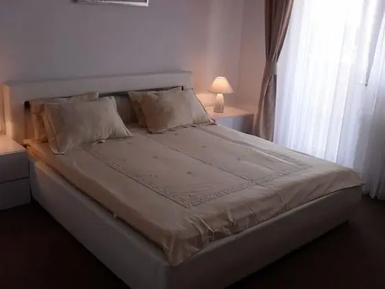 Basic Tek Büyük Yataklı Oda