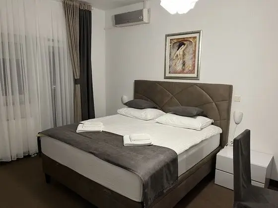 Basic Tek Büyük Yataklı Oda