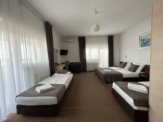 Basic Üç Kişilik Oda