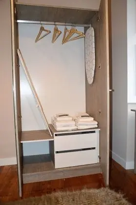 Tek Büyük veya İki Ayrı Yataklı Oda, Ortak Banyo