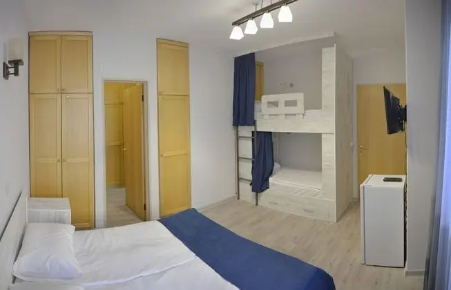 Dört Kişilik Oda, 1 Yatak Odası, Özel Banyo, Bahçe Manzaralı