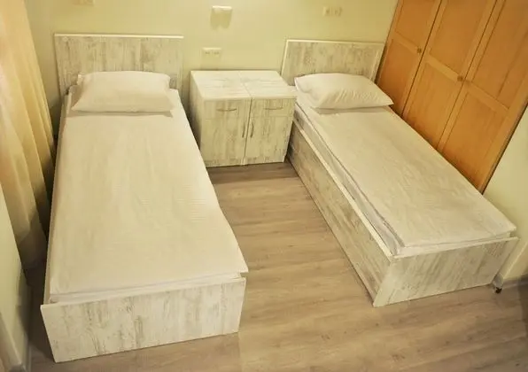 Standard Tek Büyük veya İki Ayrı Yataklı Oda, Ortak Banyo