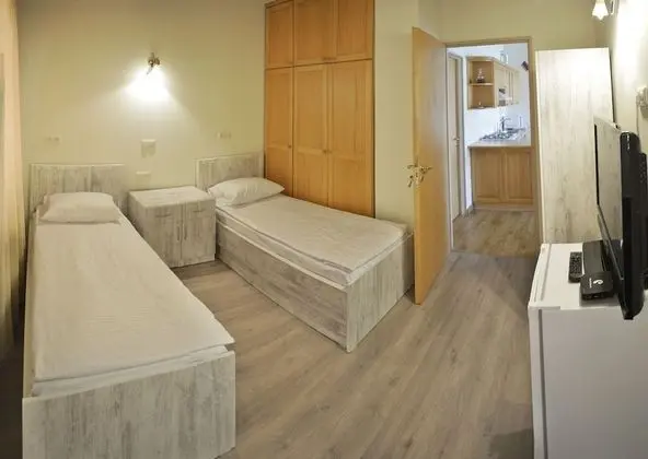 Standard Tek Büyük veya İki Ayrı Yataklı Oda, Ortak Banyo