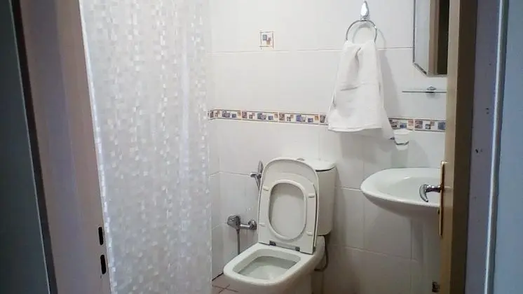 Standard Tek Büyük veya İki Ayrı Yataklı Oda, Ortak Banyo