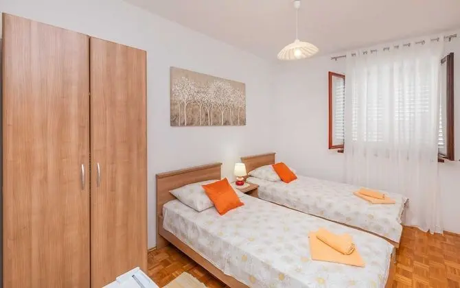 İki Ayrı Yataklı Oda (Twin Room with Shared Bathroom)