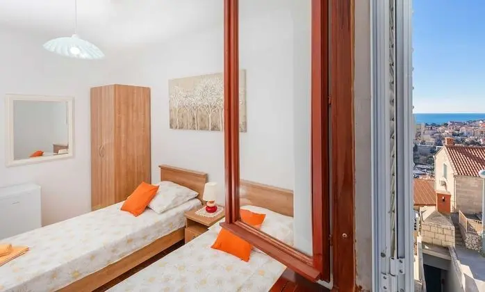 İki Ayrı Yataklı Oda (Twin Room with Shared Bathroom)