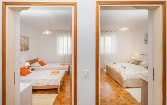 İki Ayrı Yataklı Oda (Twin Room with Shared Bathroom)