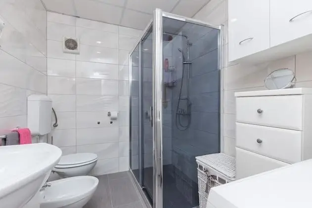 İki Ayrı Yataklı Oda (Twin Room with Shared Bathroom)