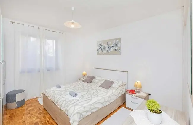 Tek Büyük Yataklı Oda (Double Room with Private Bathroom)