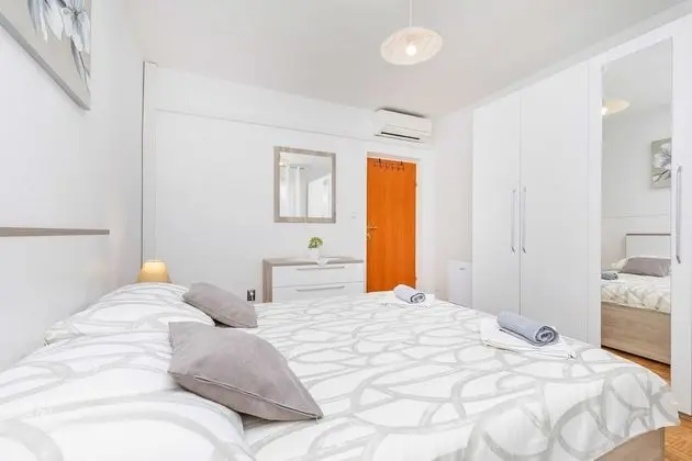 Tek Büyük Yataklı Oda (Double Room with Private Bathroom)