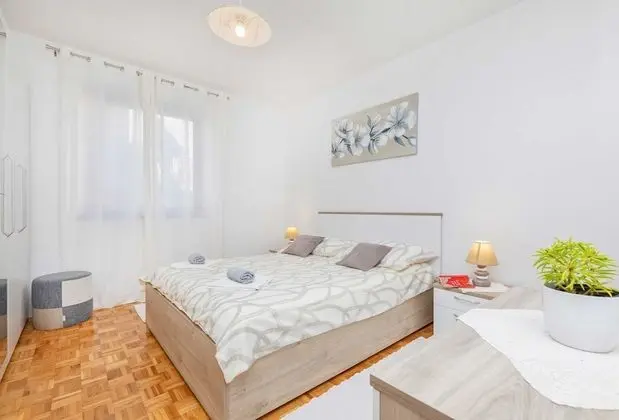 Tek Büyük Yataklı Oda (Double Room with Private Bathroom)