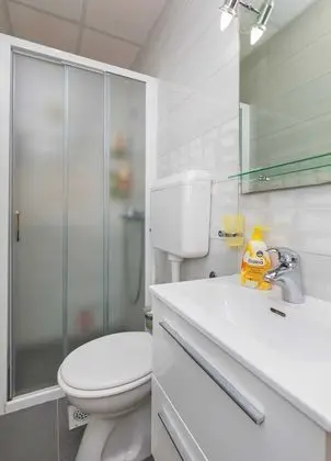 Tek Büyük Yataklı Oda (Double Room with Private Bathroom)