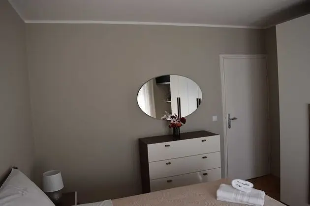 Tek Büyük Yataklı Oda (Standard Double Room with Shared Bath)