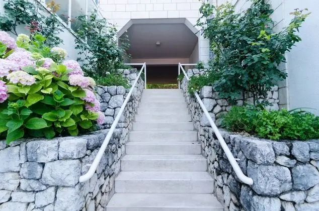 Tek Büyük Yataklı Oda (Standard Double Room with Shared Bath)