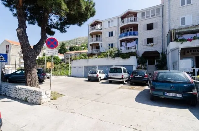 Tek Büyük Yataklı Oda (Standard Double Room with Shared Bath)