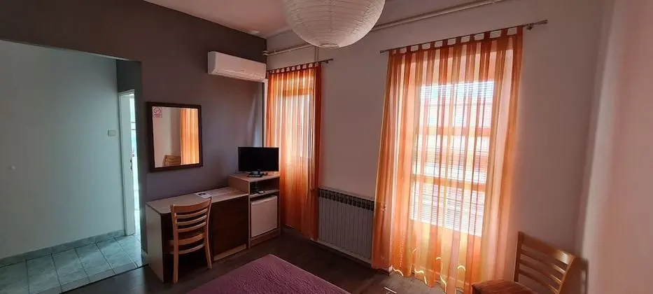 Classic Tek Büyük Yataklı Oda
