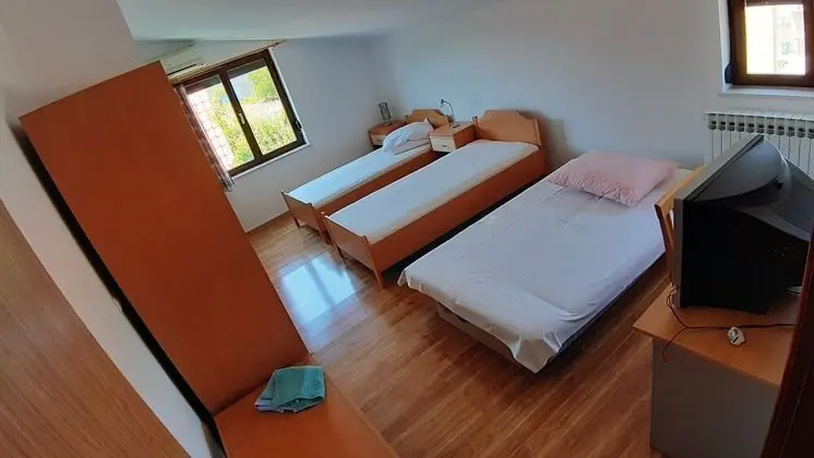 Tek Büyük veya İki Ayrı Yataklı Oda, Avlu Manzaralı