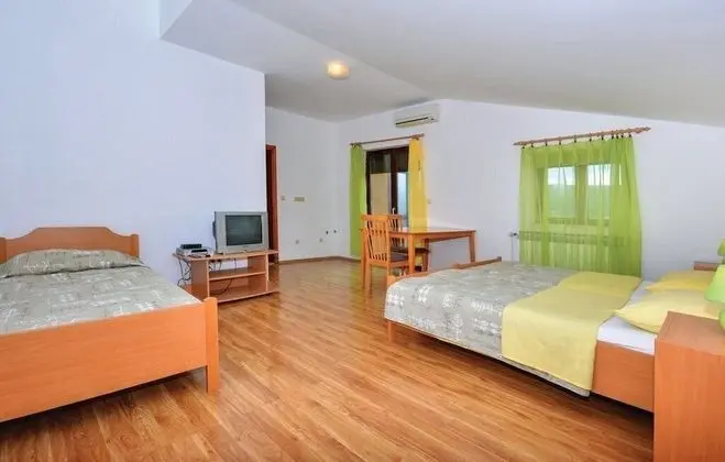 Üç Kişilik Oda, Balkon, Nehir Manzaralı