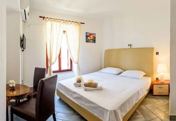 Tek Büyük Yataklı Oda