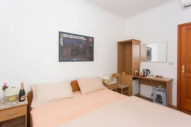 Tek Büyük Yataklı Oda (Double Room with Sea View)