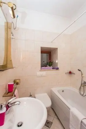 Tek Büyük Yataklı Oda (Double Room with Sea View)