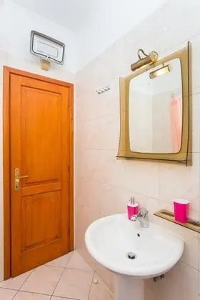 Tek Büyük Yataklı Oda (Double Room with Sea View)