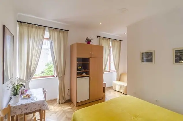 Tek Büyük Yataklı Oda (Twin or Double Room with Sea View)