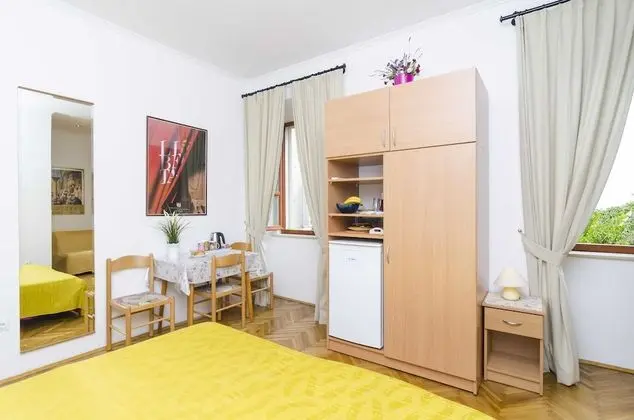 Tek Büyük Yataklı Oda (Twin or Double Room with Sea View)