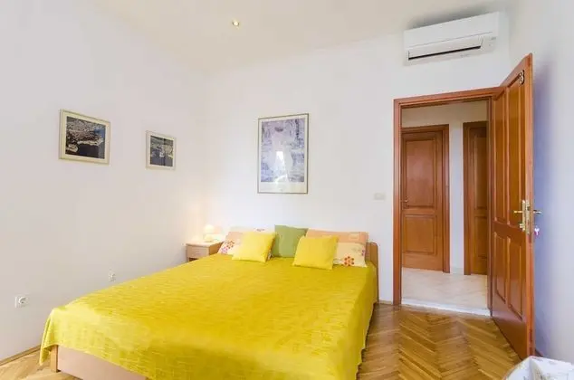Tek Büyük Yataklı Oda (Twin or Double Room with Sea View)