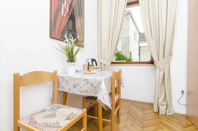 Tek Büyük Yataklı Oda (Twin or Double Room with Sea View)
