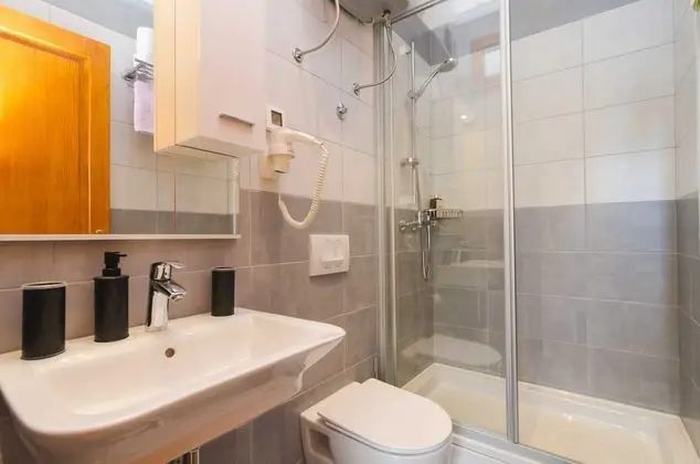 Tek Büyük Yataklı Oda (Twin or Double Room with Sea View)
